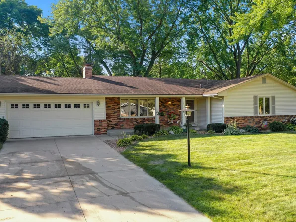 2317 Explorer Ct, Burnsville, MN 55337