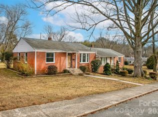 19 Trowbridge Ln, Brevard, NC 28712