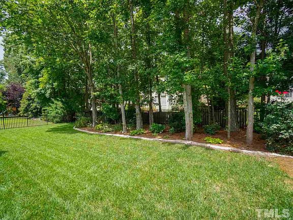 5th image of 104 Meadowcrest Pl