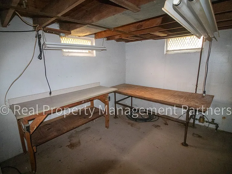 772 Hubbard St NE — Photo 26
