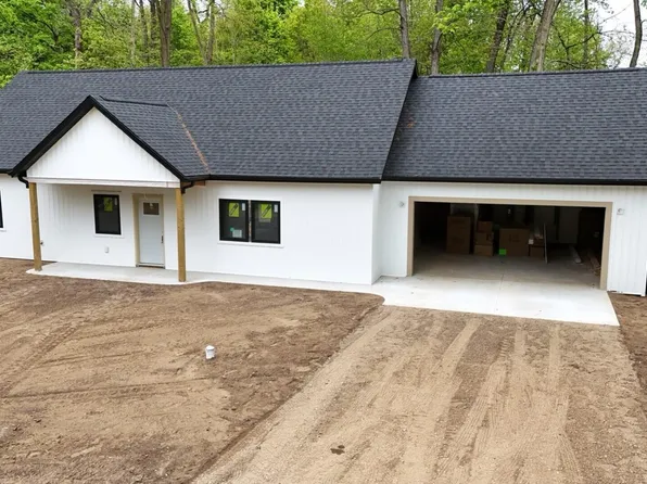 20160 Parkway Ave, Three Rivers, MI 49093