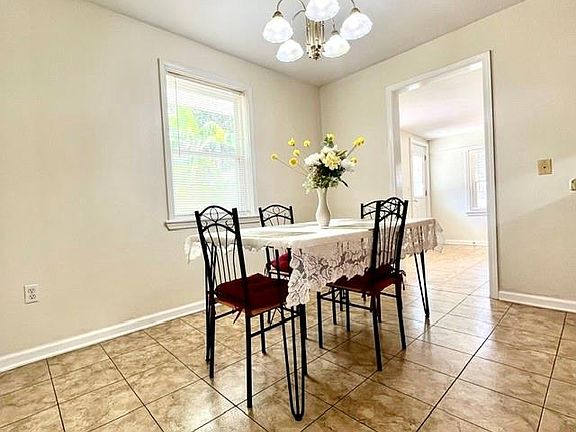 5th image of 311 W Saint Mary Dr