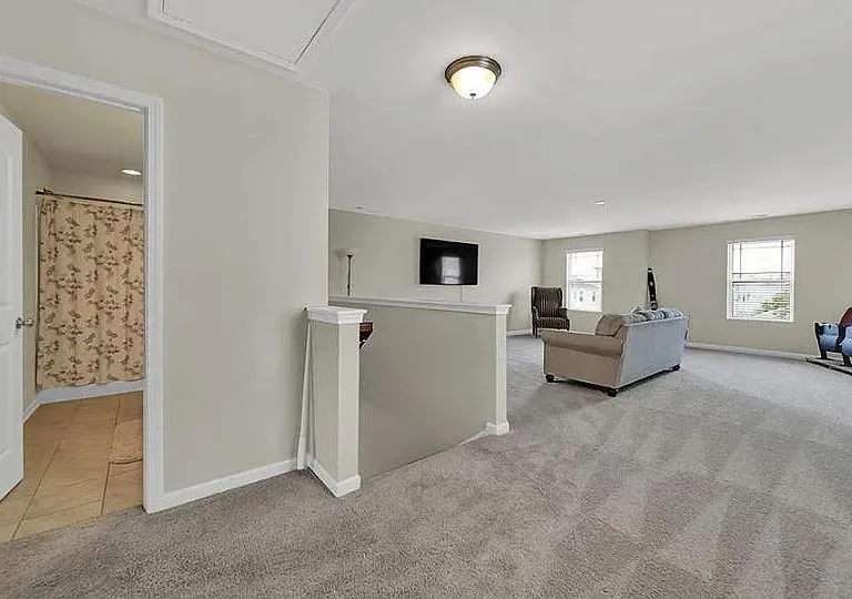 1422 Kings Grove Dr — Photo 6