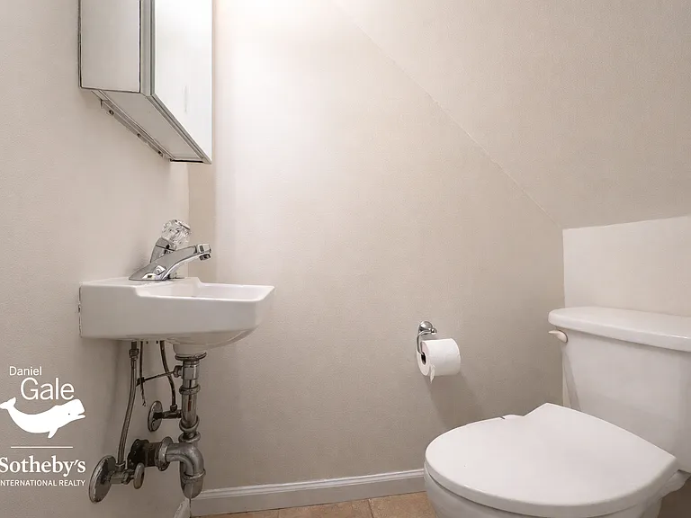 217 Burns St #1 — Photo 10