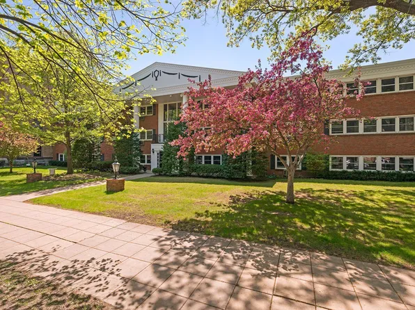 456 Summit Ave APT 202, Saint Paul, MN 55102