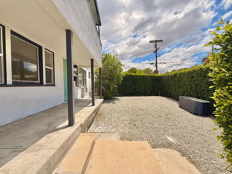2471 W Ave 32 — Photo 2