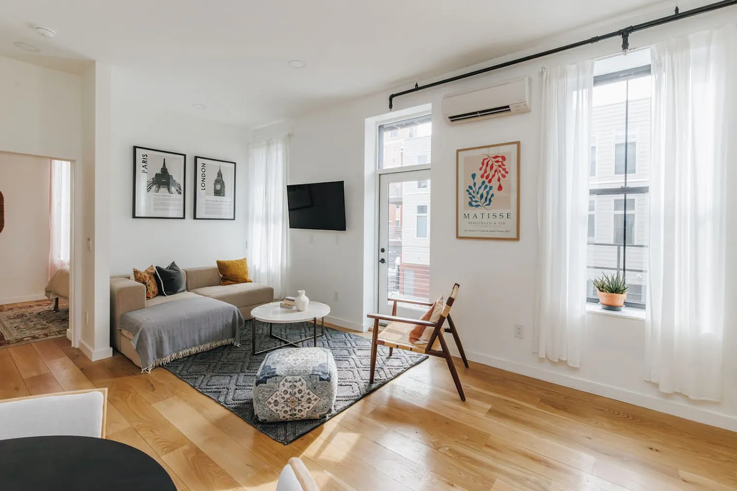 1 bed, 1.0 bath, 721 sqft, $2,580 — Photo 1