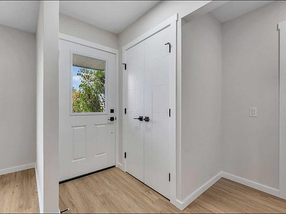 2nd image of 1271 W Penedo Cres SE