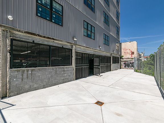 5th image of 3050 Richmond St #305