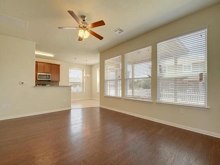 2015 Barker House Cv — Photo 5