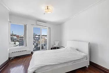 Sold by Thomas Lipovetsky, LREB