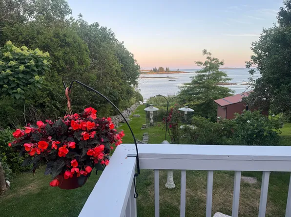 75 York Road, Vinalhaven, ME 04863