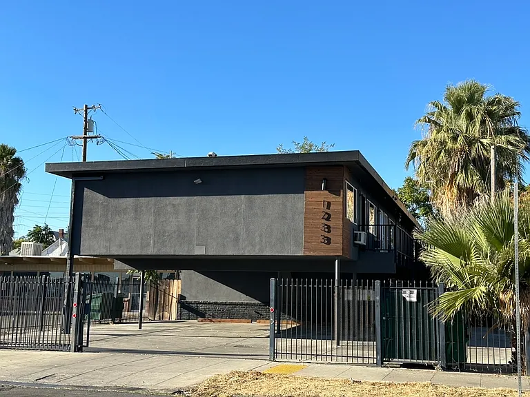 1233 E Weber Ave — Photo 12