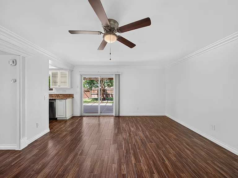 8566 Club House Dr — Photo 25