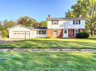 11 Pinebriar Dr, Rochester, NY 14616