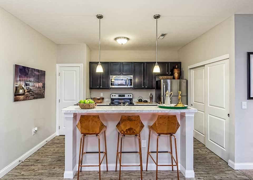 2nd image of 877 Polaris Grand Dr APT G