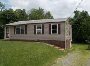 3148 New Hampshire Dr, Lower Burrell, PA 15068