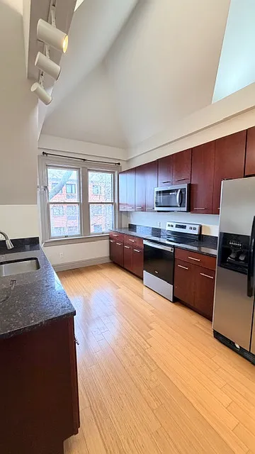 2 bed, 1370 sqft, $1,995 — Photo 4
