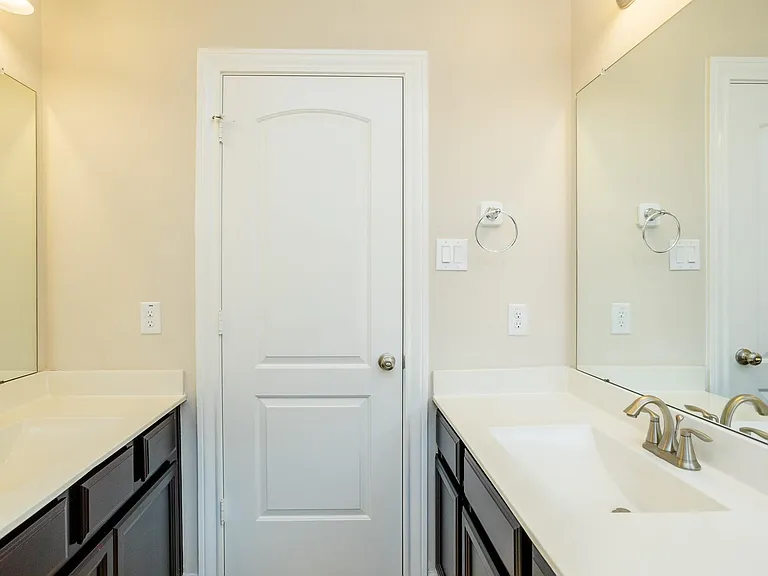 4622 Regal Shadow Ln — Photo 35