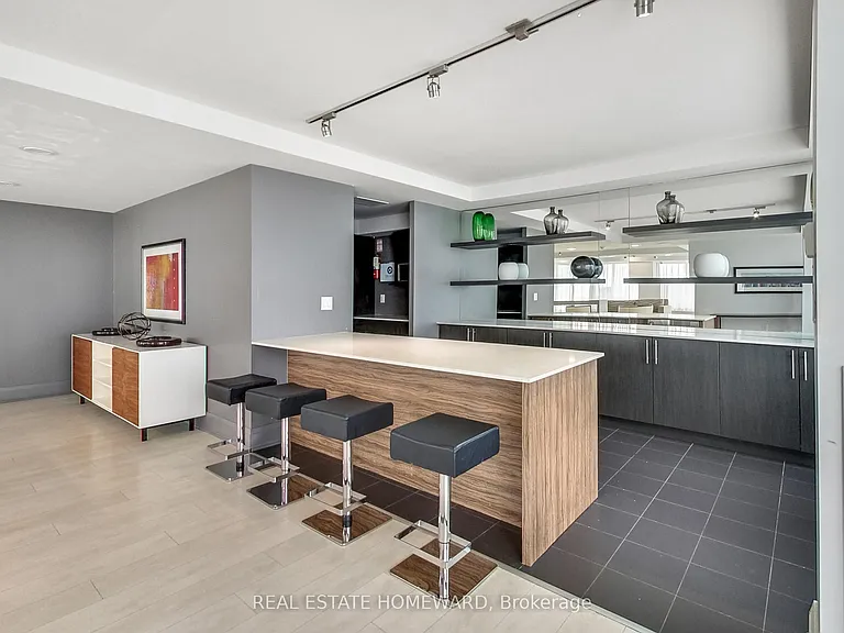 125 Western Battery Rd #913 — Photo 44
