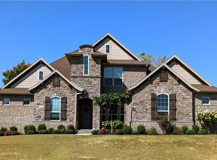 904 Bendelow Dr, Cave Springs, AR 72718