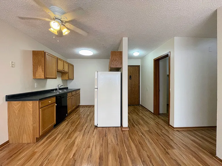 301 University Ave SE — Photo 3