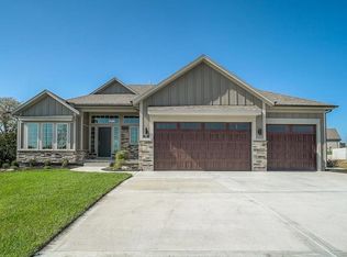 604 Woodland Ct, Greenwood, MO 64034