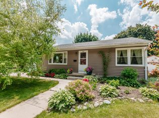 209 Hoover Ave, Waukesha, WI 53186
