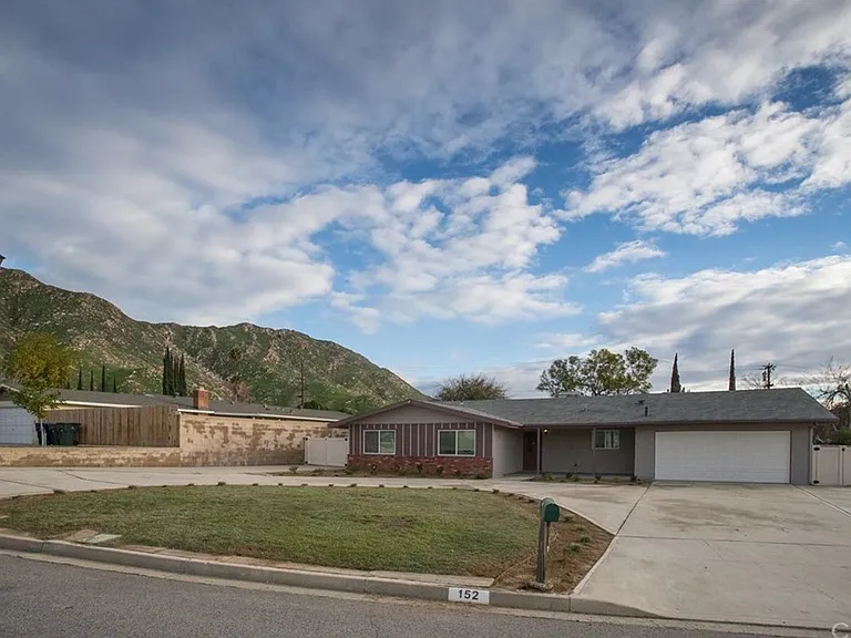 152 E Shady Grove Dr — Photo 2