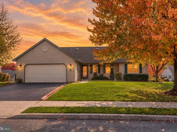 22 Greenbriar Dr, Myerstown, PA 17067