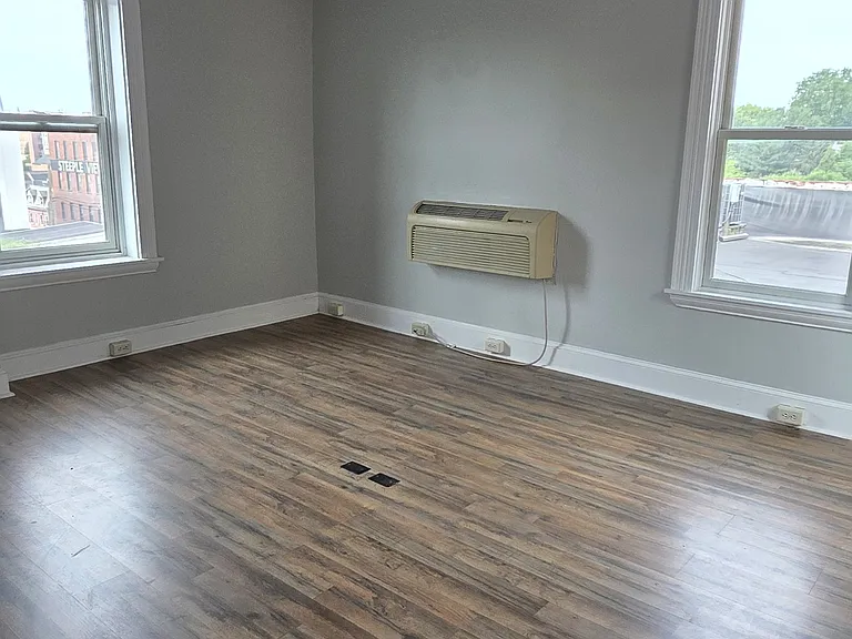 104 W Chestnut St #4 — Photo 3