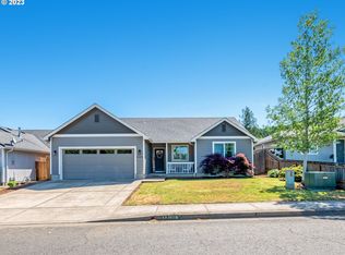1898 S 8th St, Cottage Grove, OR 97424