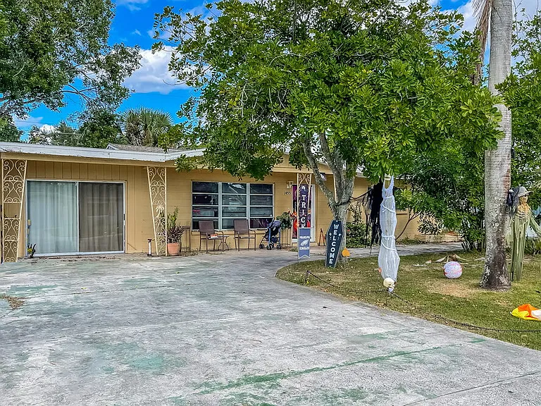 1455 Charles Rd — Photo 1