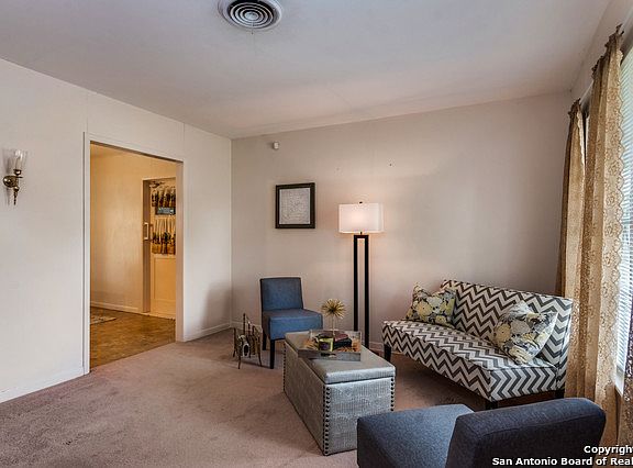 4th image of 2622 Monticello Ct