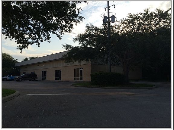5th image of 1534 Tropic Park Dr