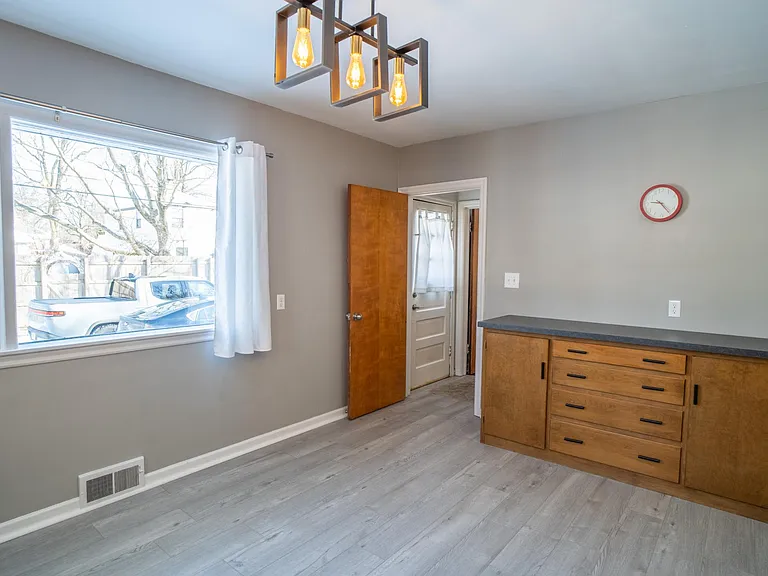 1014 W Springfield Ave — Photo 8