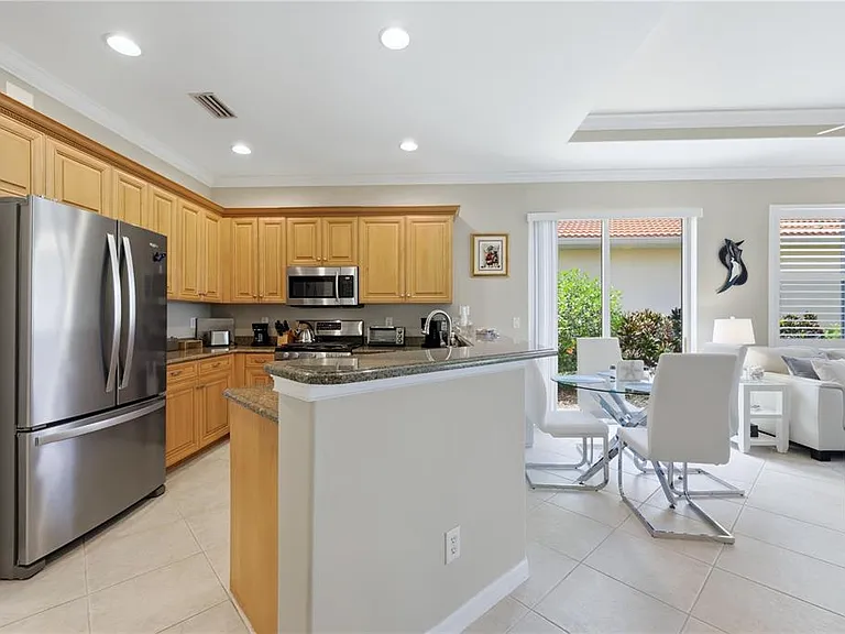 490 Montelluna Dr — Photo 10
