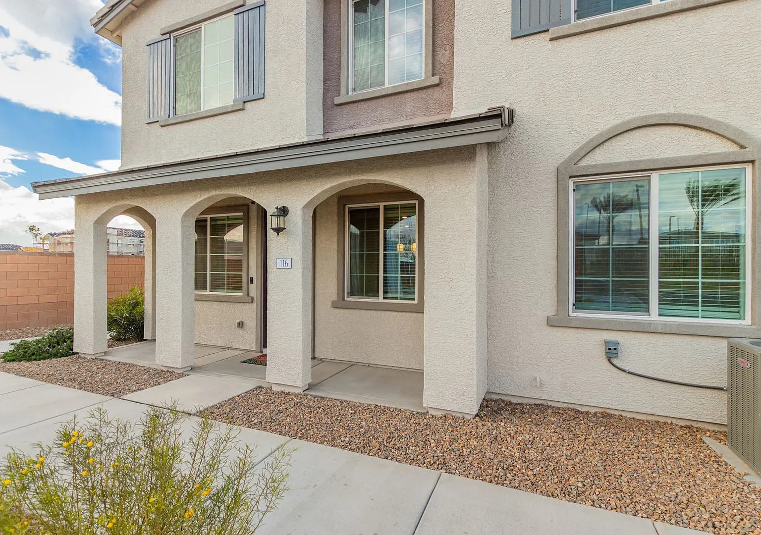 Like new 3-Bedroom Townhome! — Photo 3