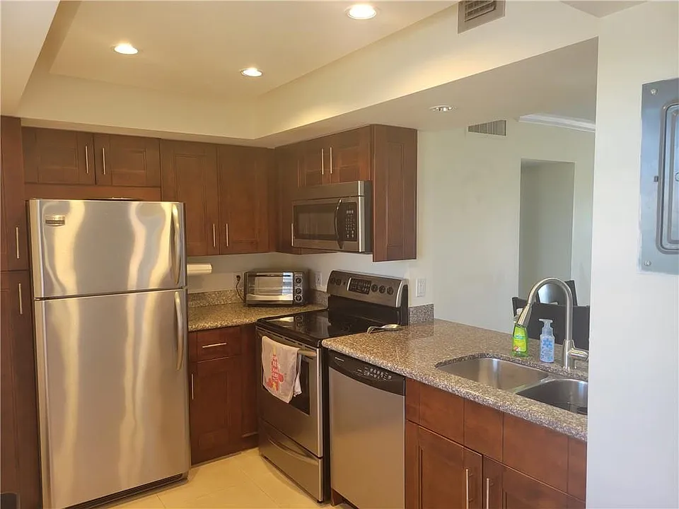 3050 N Palm Aire Dr #508
