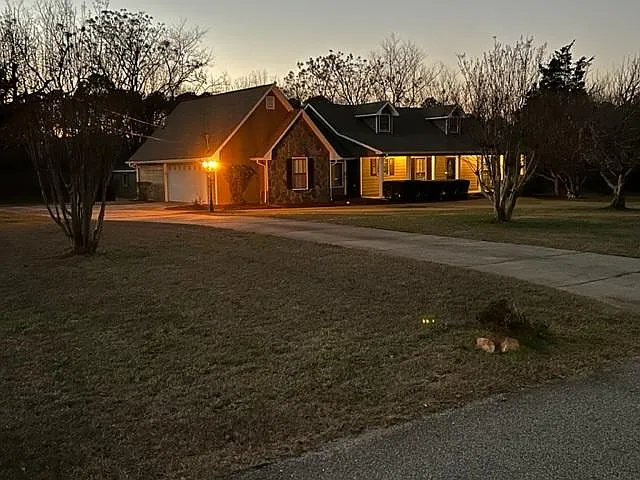 110 Hampton Woods Dr — Photo 3