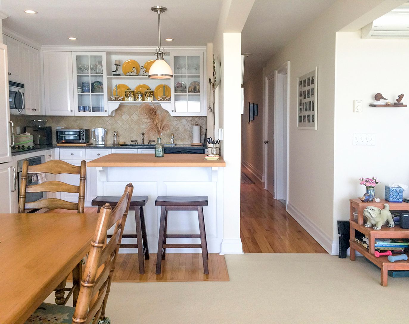  Open Concept Kitchen/Dining Room/Living Room