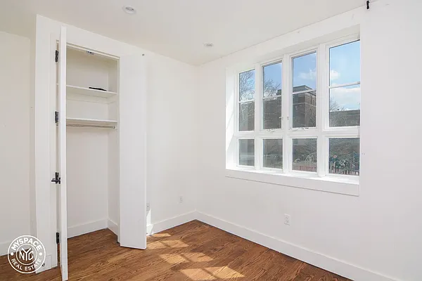 Rented by MySpaceNYC | media 32