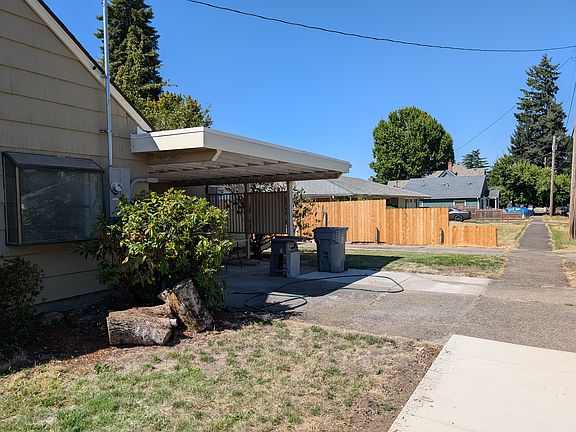4th image of 920 Hiatt St