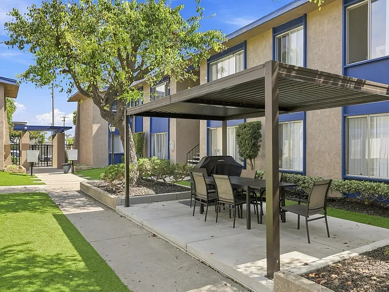 220 E Yucca St #24 — Photo 8