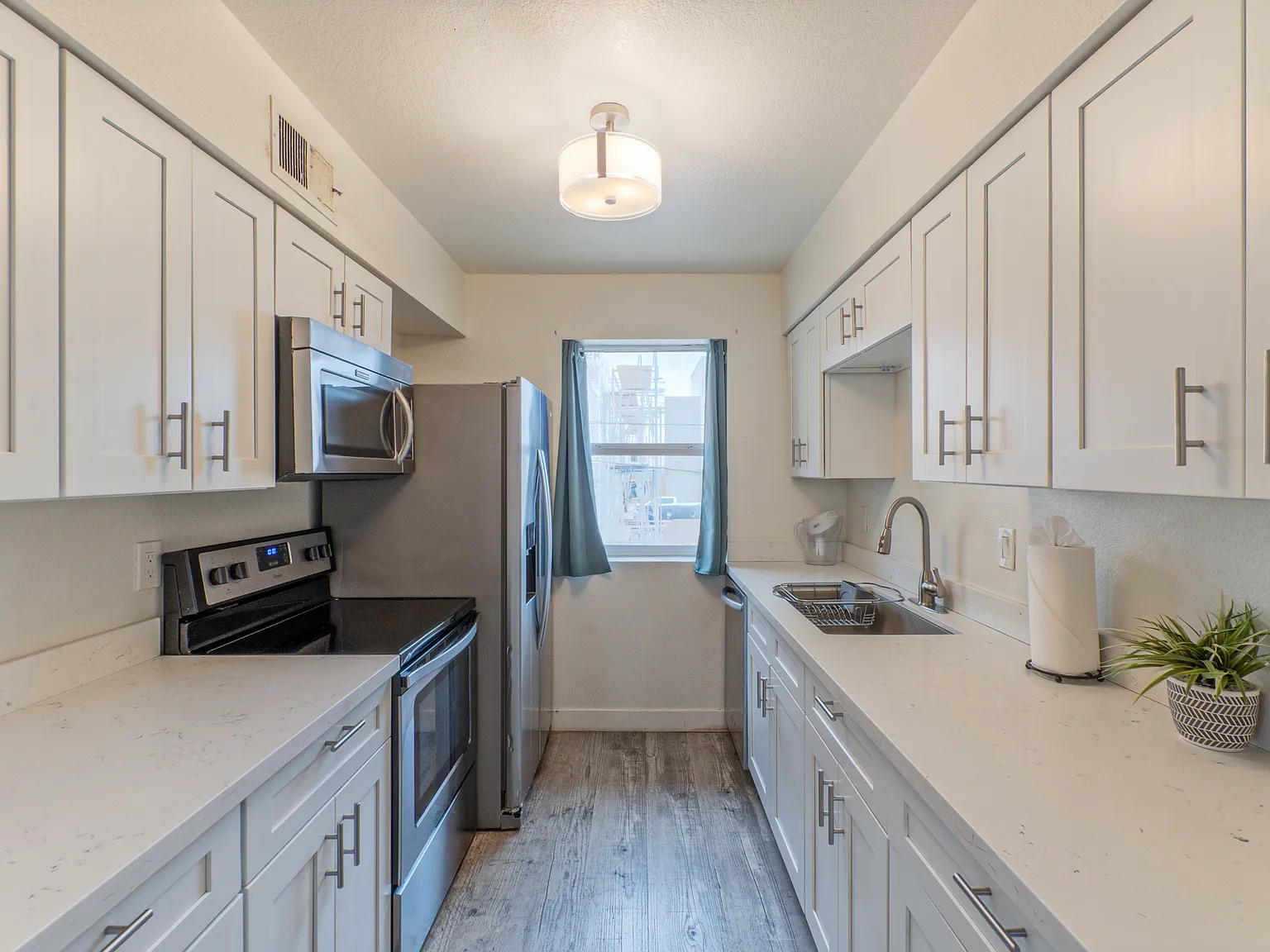 2 bed, 750 sqft, $1,800 — Photo 3