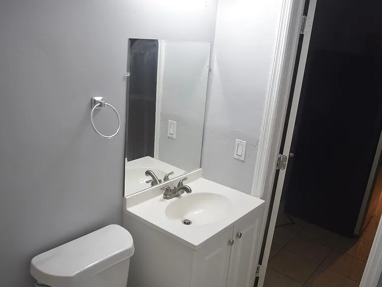 301 SW 8th St #1 — Photo 10