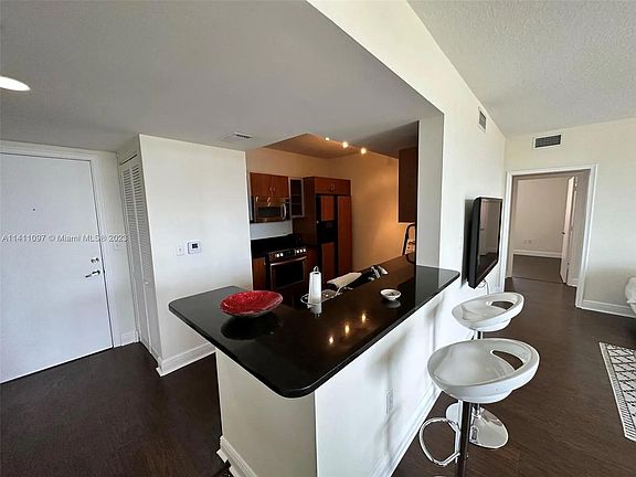 3rd image of 18800 NE 29th Ave #606A