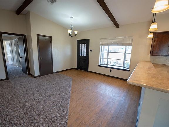 4th image of 808 Laurence Dr