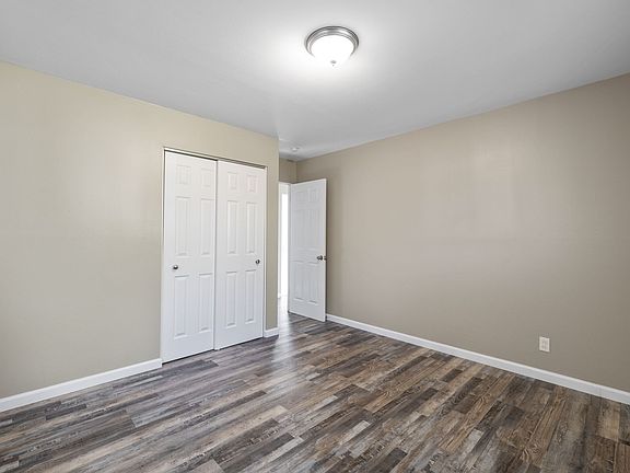 2nd image of 1385 Saint Marie St