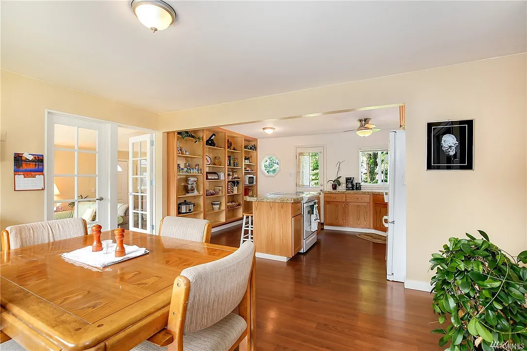 3 bed, 1350 sqft, $2,850 — Photo 3